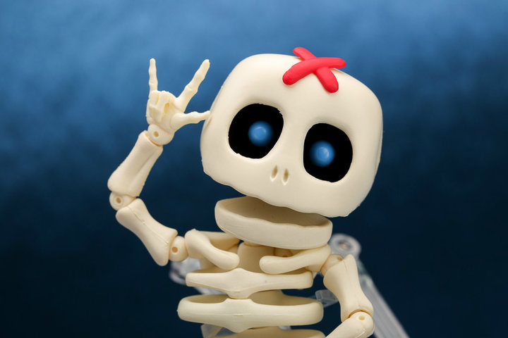 好好地吓人不好吗?干嘛要来抢萌物的饭碗!