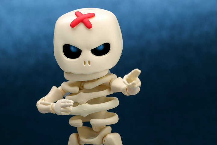 好好地吓人不好吗?干嘛要来抢萌物的饭碗!