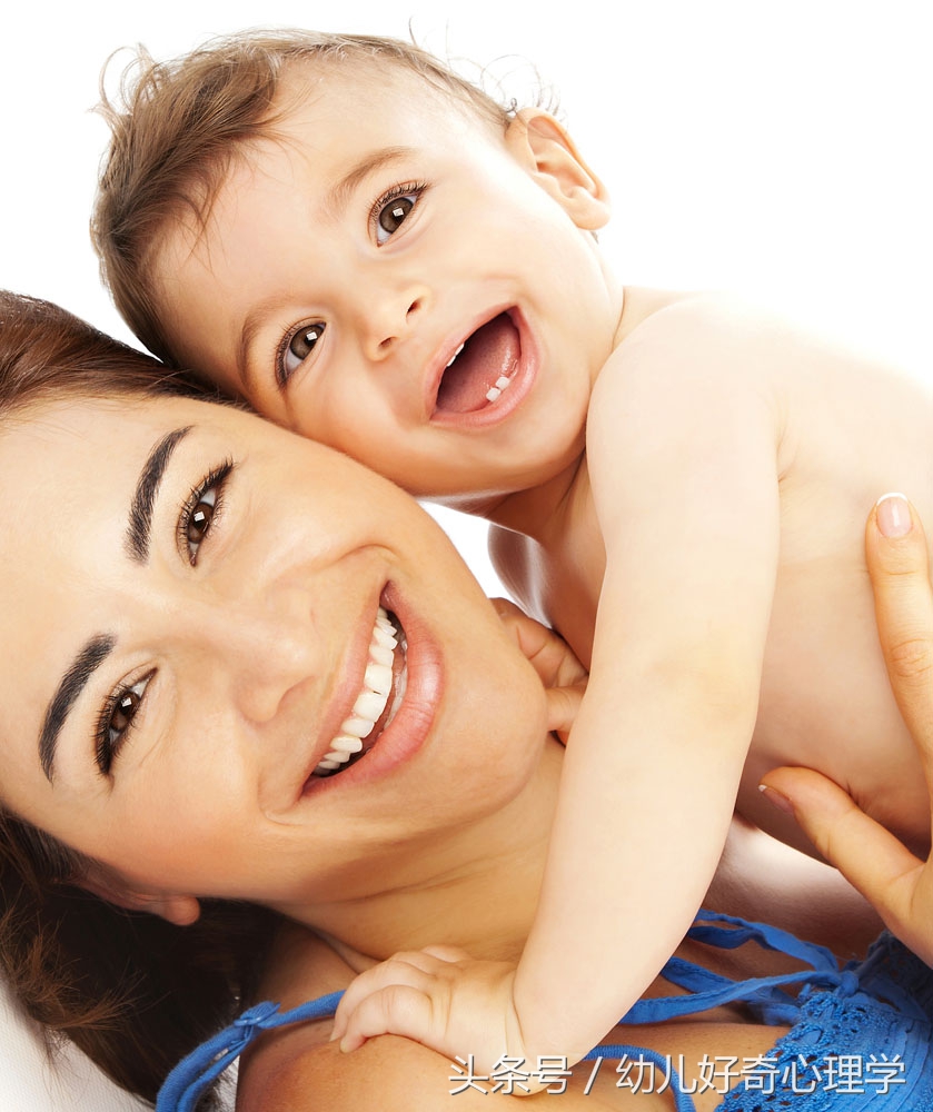 自然流产四天出血还有血块正常吗,怀孕初期有少量出血正常吗