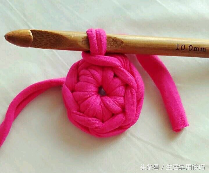 108种收纳筐藤条收口的编织方法,钩针编织菱角花形圆形收纳筐下集