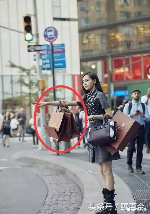 唐嫣一身潮装启程巴黎看秀,唐嫣山寨高定