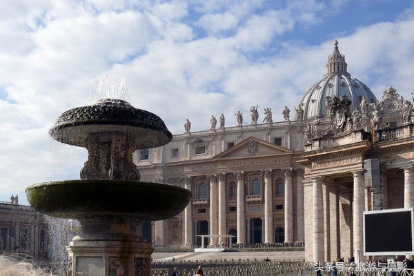梵蒂冈圣彼得大教堂铁门,梵蒂冈圣彼得大教堂图片
