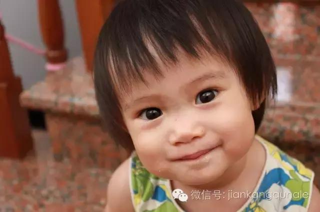 宝宝鼻梁发青是什么原因,孩子鼻梁子发青