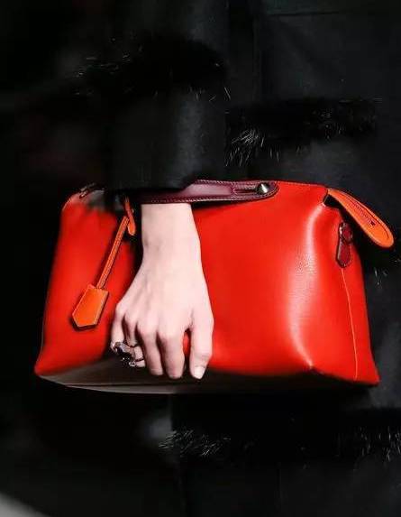 女士包怎么选款式,2016流行的女包款式有哪些呢