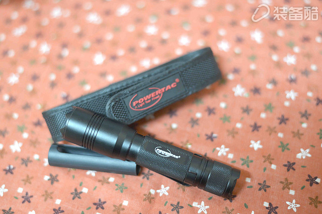 PowertacCM-one手电筒是装备中的酷