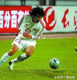 因乌龙球他被载入史册美艳娇妻为训练其脚法甘当人墙