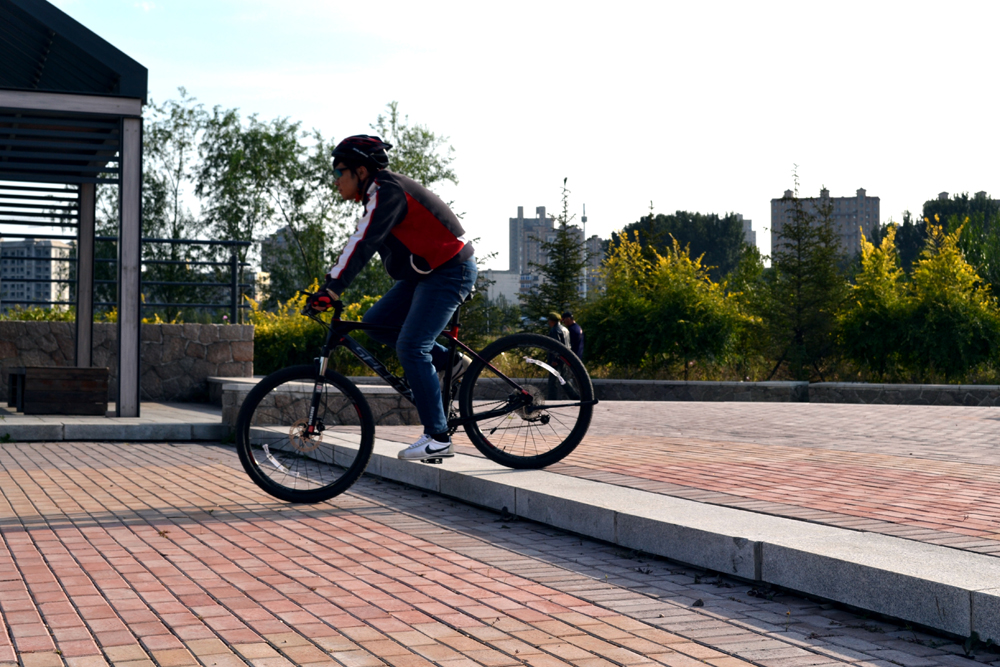 山地车碳纤维铝合金骑行感受,山地车铝合金碳纤维骑行感受