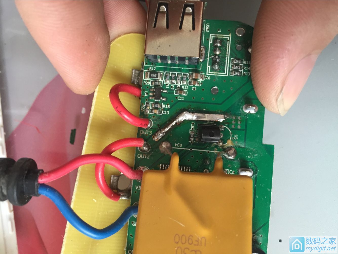 先科车充拆解,先科车载一拖三充电器维修