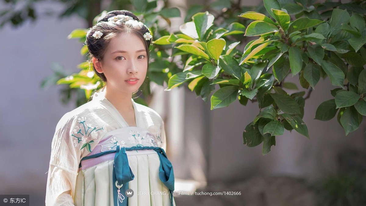 小说：他好不容易比赢了她，在转身之际她却想向他下毒手