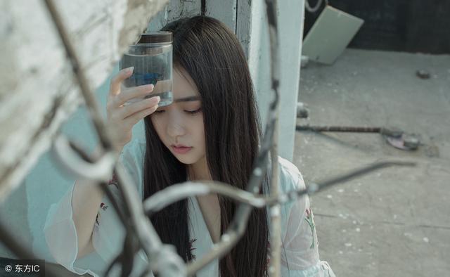 小说：震惊！沙雕少女喝醉，抱着男神喊老公