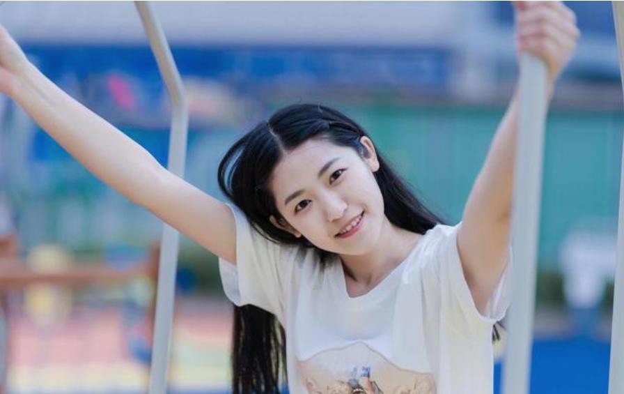 小说：她买内衣却拿错快递，看到邻居帅哥小裤，交换时瞬间社死