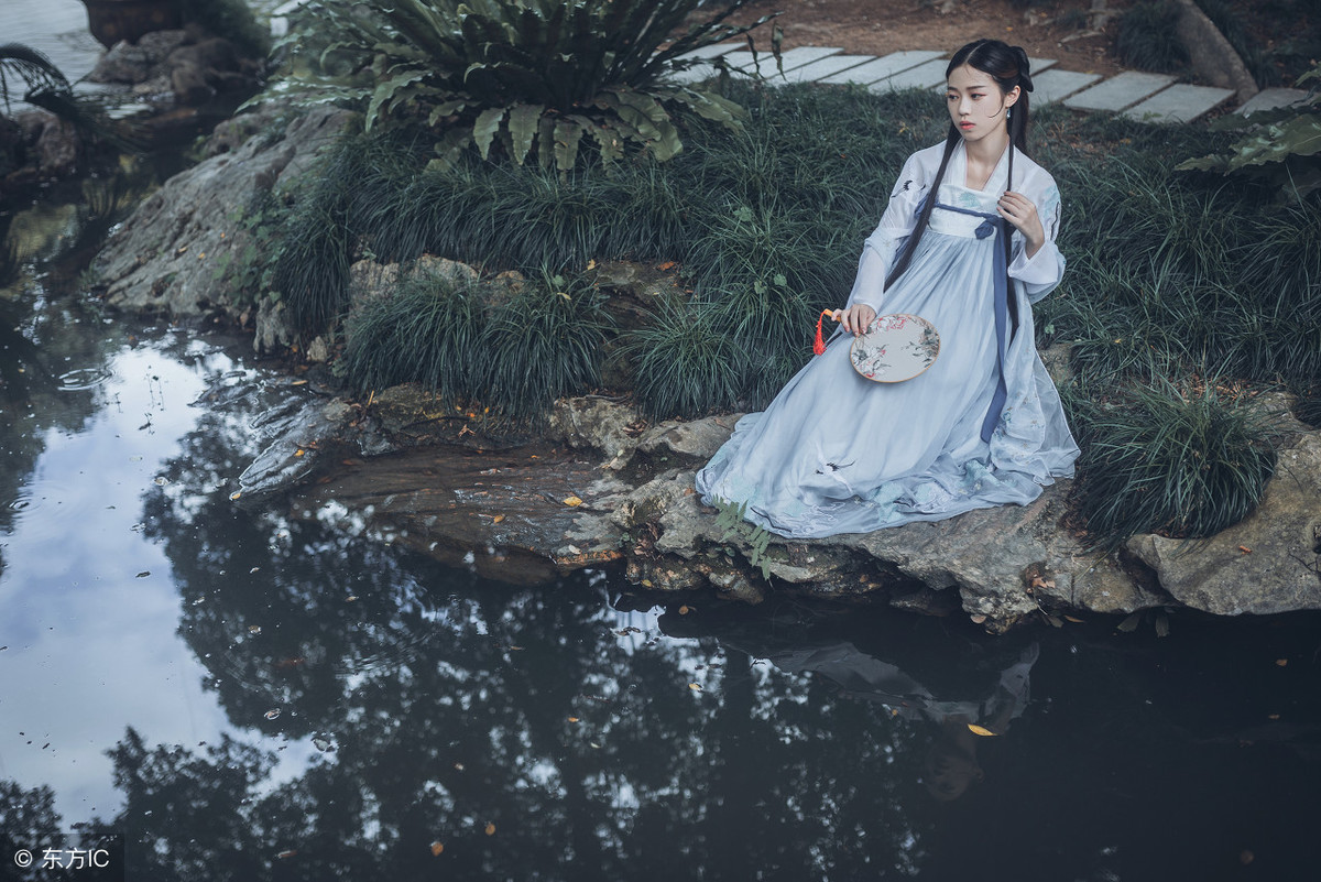 她意外救下少年小说,小说她被人救下