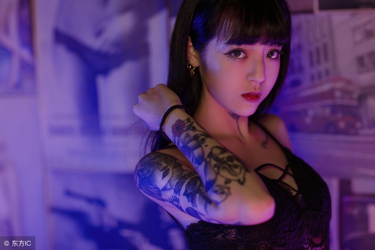 小说:“小雄,你爸呢?”他的儿子笑眯眯道:去看美女了