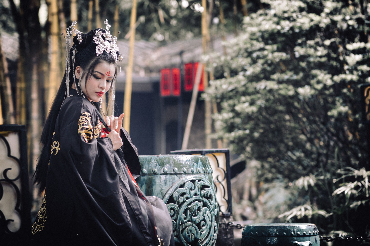 小说：血鸦王追杀少年，少年借助地势反杀，还爆出了血鸦魔核