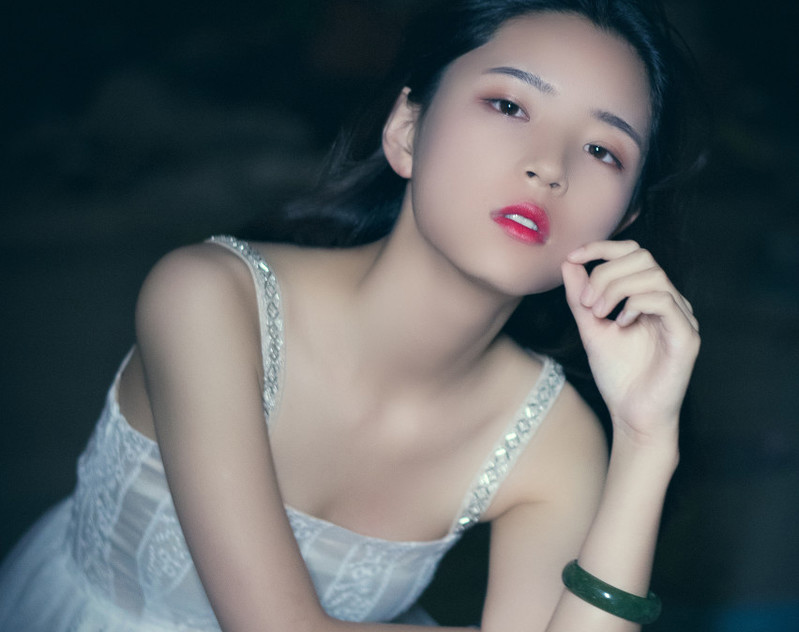 小说：“不是这样的，姐姐，我爸妈是真心相爱的，只是……”