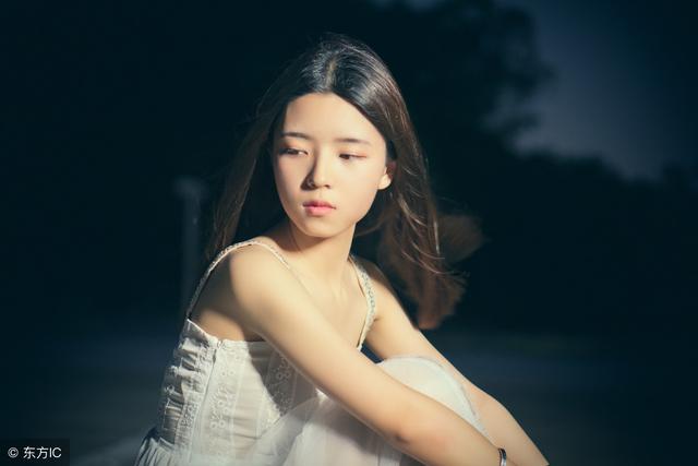 小说：虽然小伙当上了院长，众人不服气，在接风宴上给他立下马威