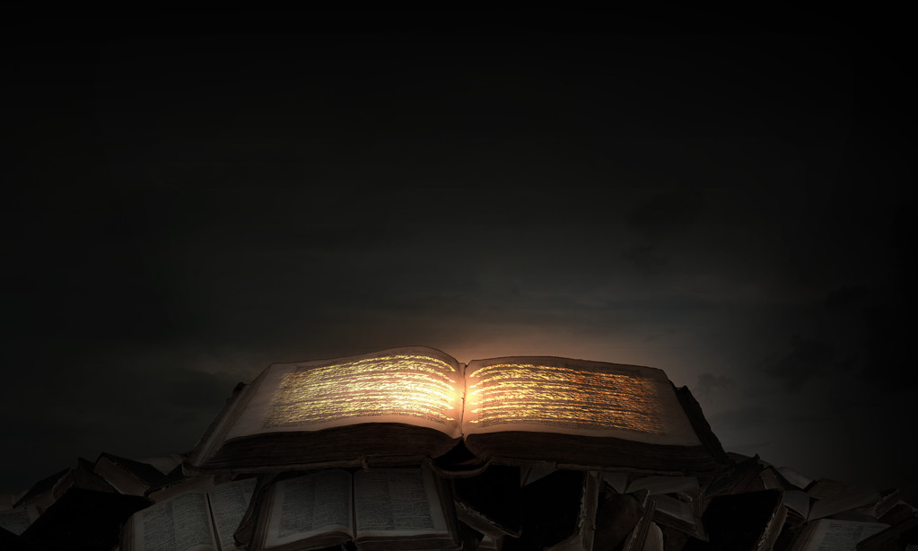 小说：她美貌惊人，无数人愿意为她当牛做马，她却缠山了废材小伙