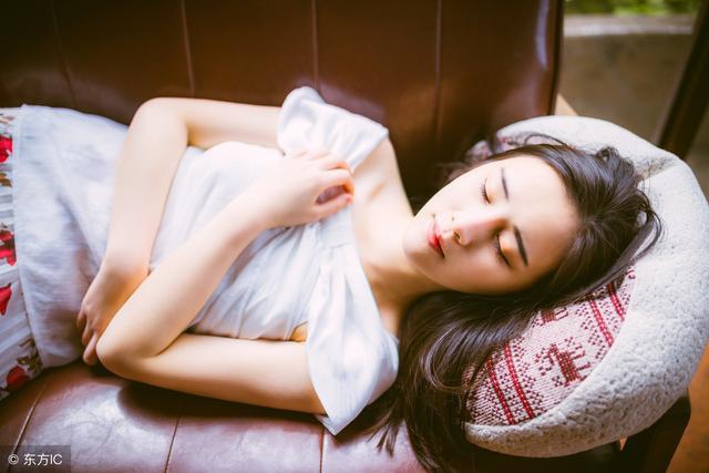 小说：她逛古玩*市黑**，跟渣男不期而遇，他的虚情假意，她不再买账