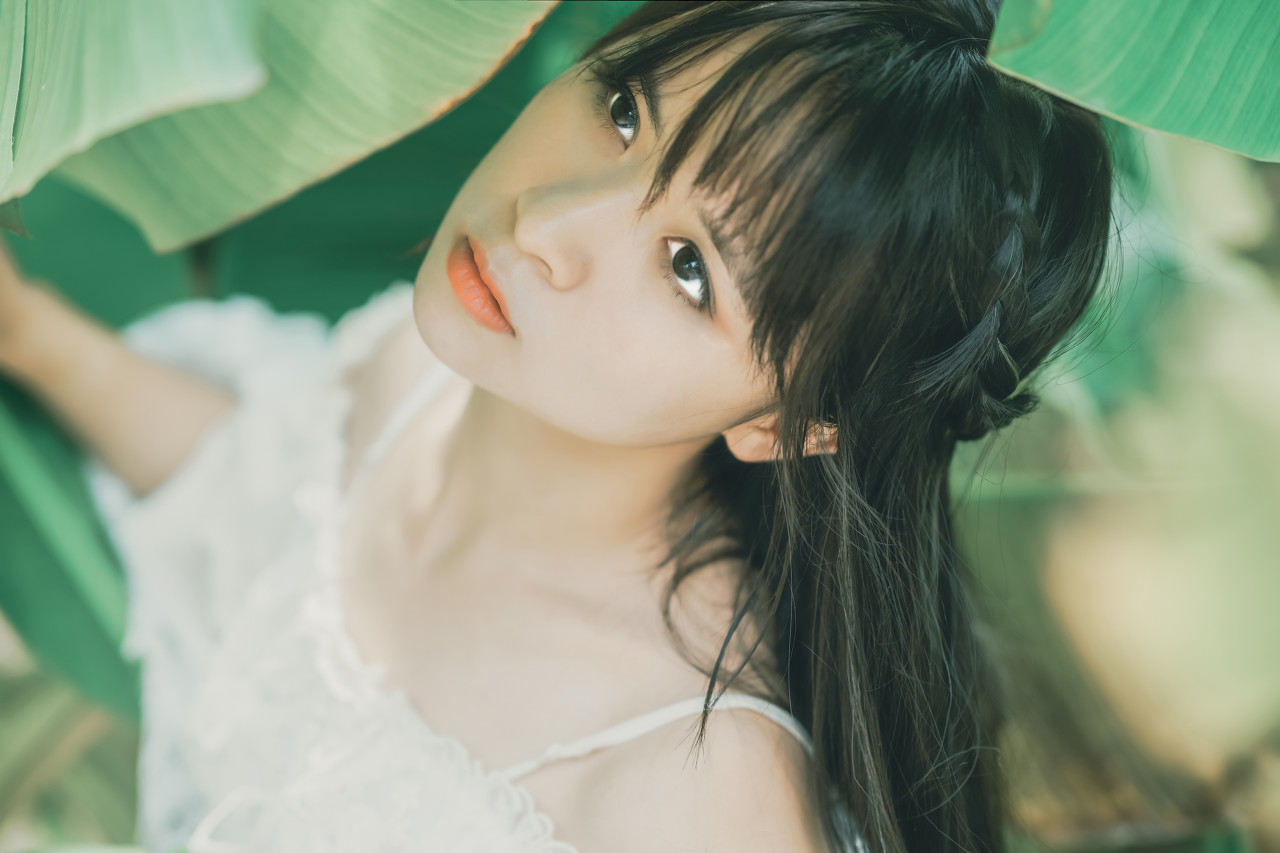 小说：她胳膊受伤，需要缝针，秦爷怕她疼，全程将她按在自己怀里