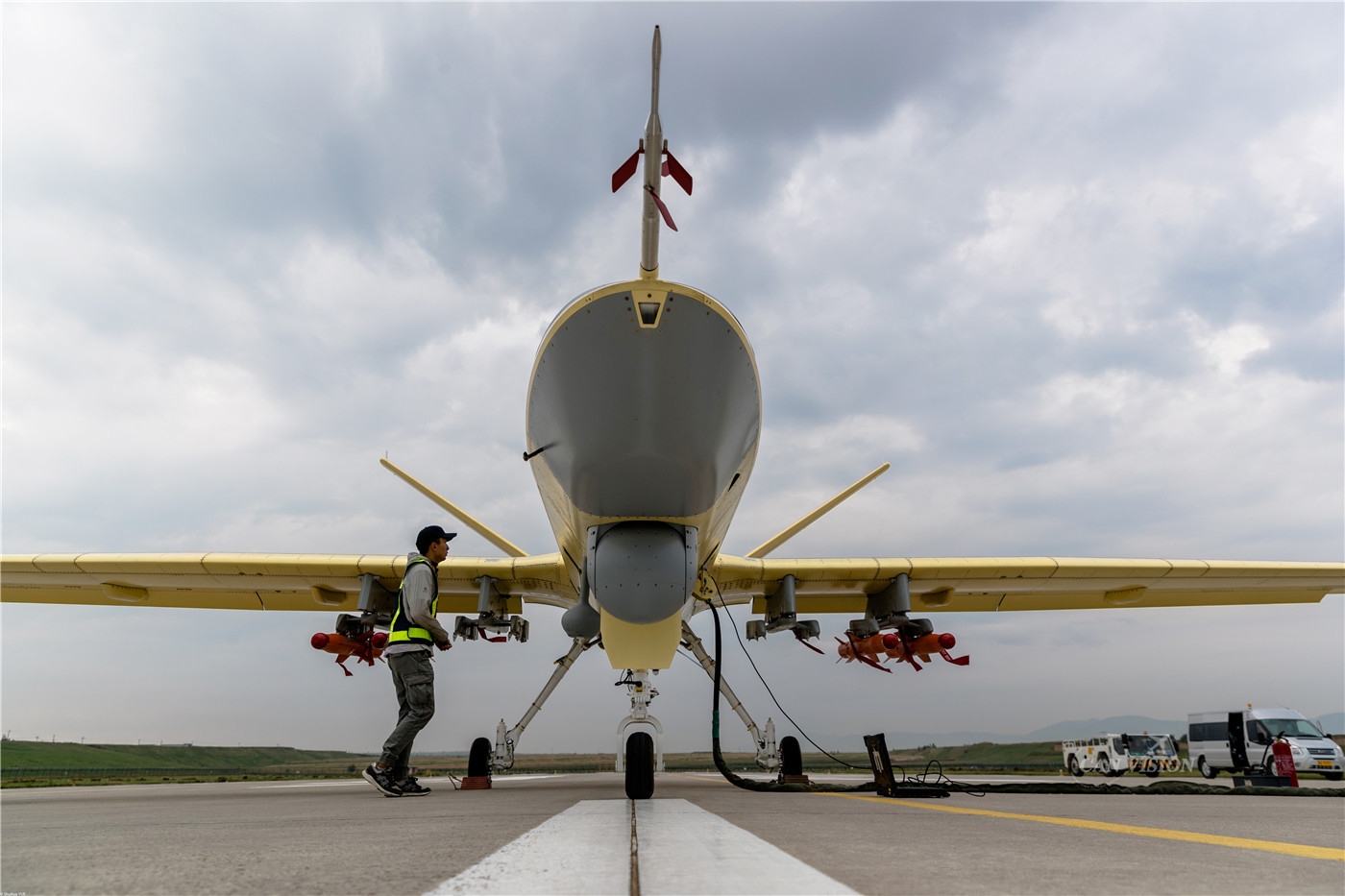 未到货成本却上涨4亿,台湾花高价买的火箭炮,只是无人机的靶子