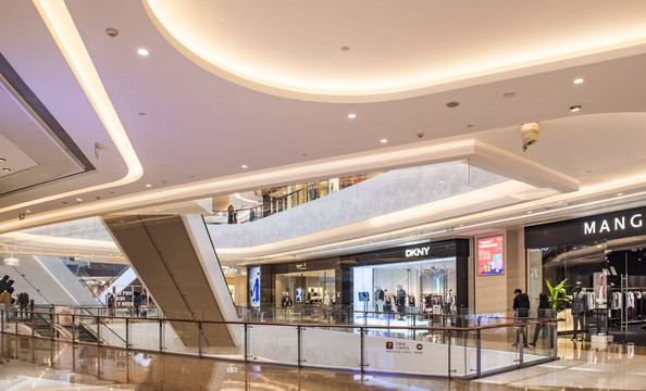 疫情下:时装业哭了、培训业最惨,珠宝业笑了,网上卖菜火了