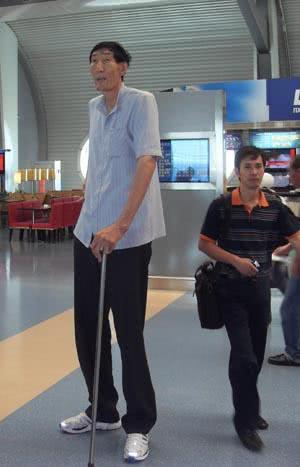 巨人鲍喜顺老婆身高,巨人鲍喜顺的妻子儿子现在有多高