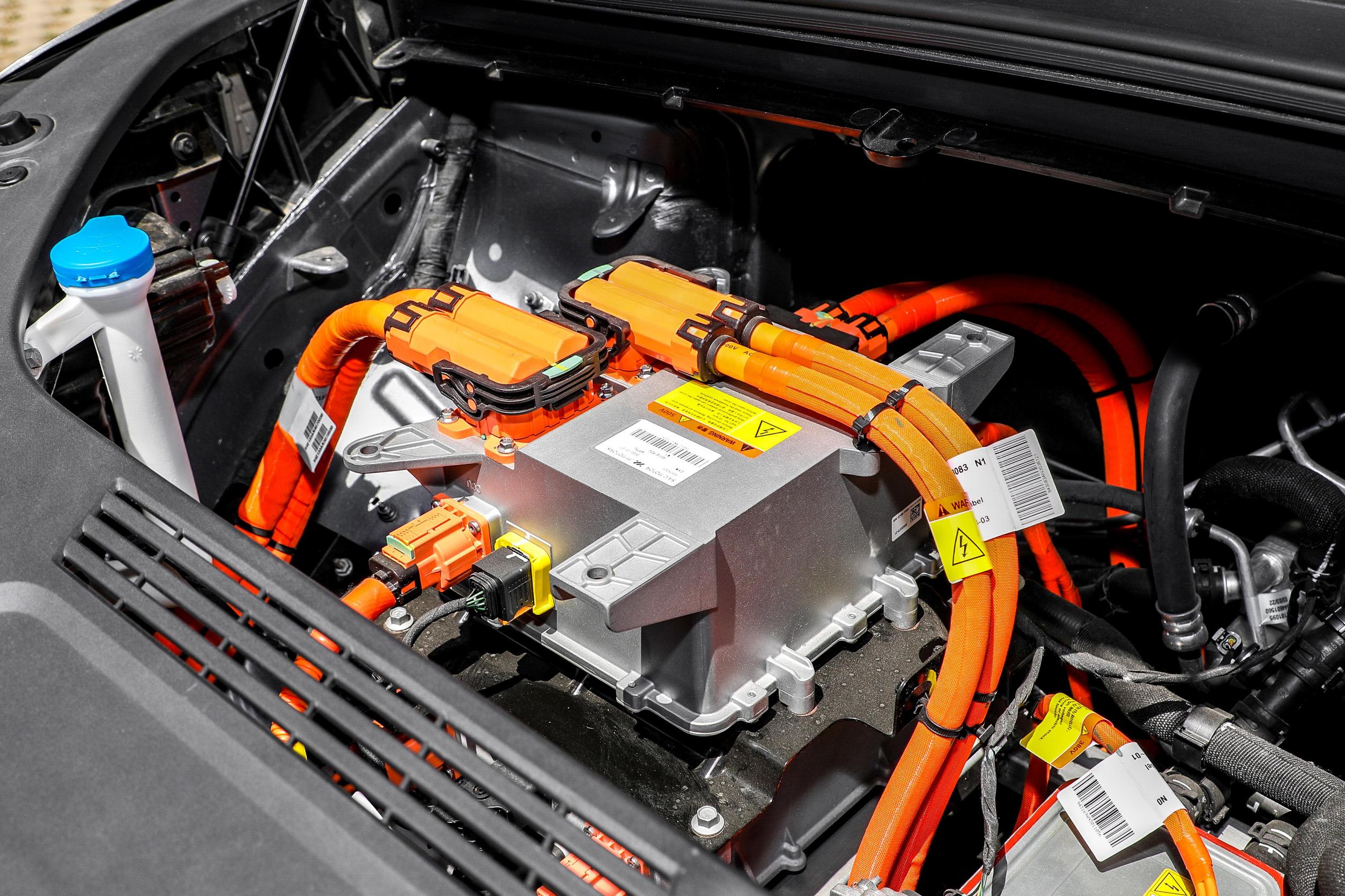 纯电mpv荣威imax8ev几座,荣威imax8尊享版商务车