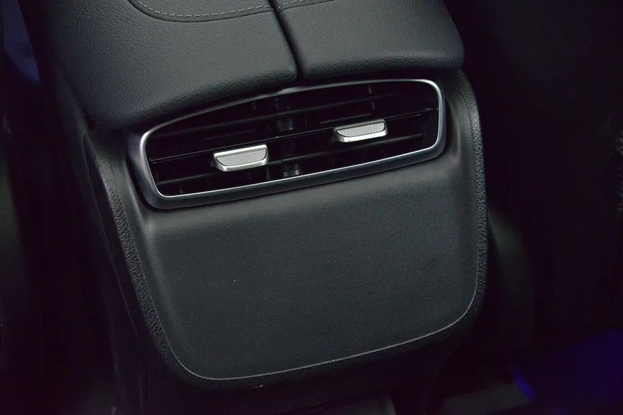 奔驰eqesuv30万落地,奔驰全新EQE纯电SUV上市