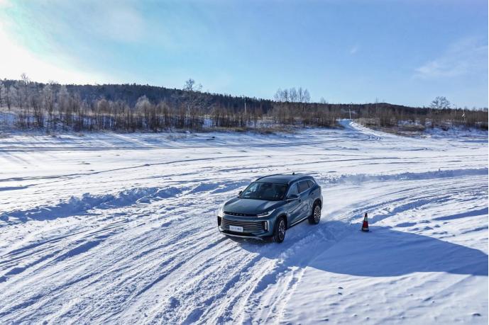 全新一代凌云实测,冰雪试驾极寒挑战揽境
