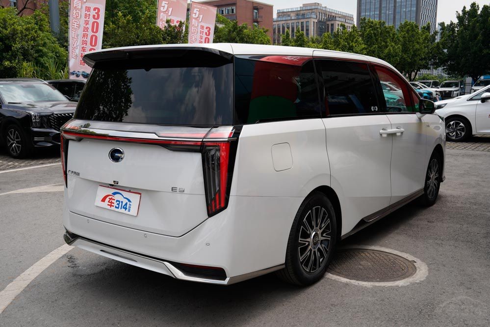 比亚迪腾势d9和传祺e9哪个好,传祺e9max对比腾势d9四驱尊荣