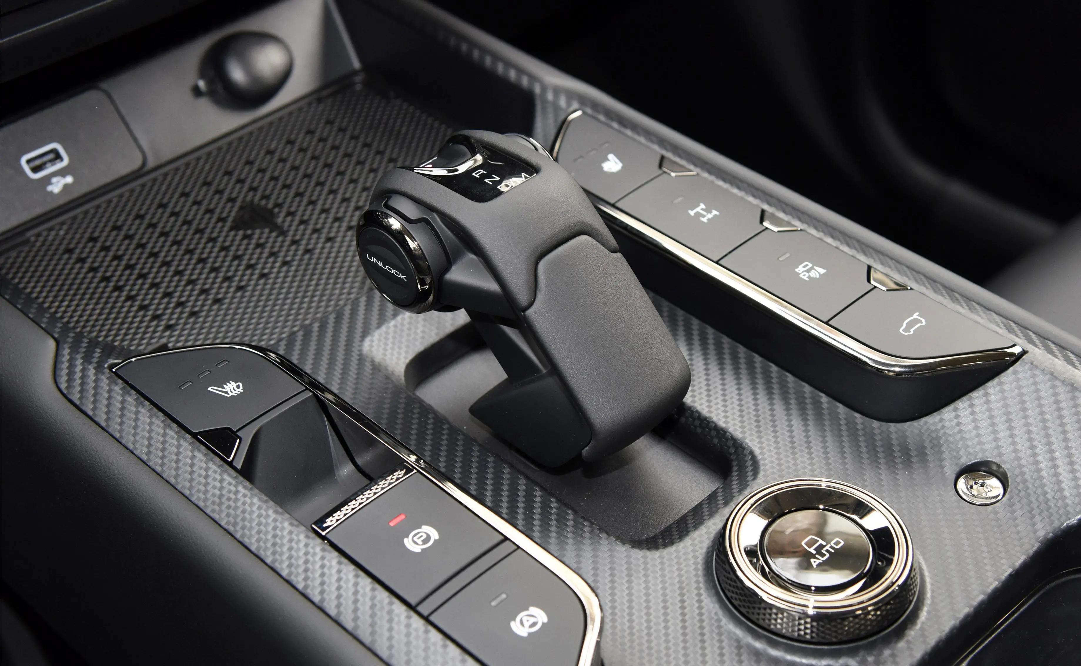 哈弗二代大狗燃油版1.5t,哈弗二代大狗2.0t四驱燃油版测评