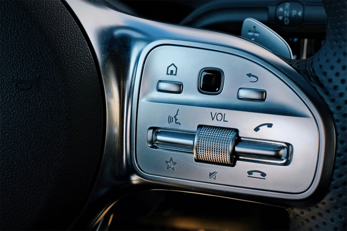 《豪华180》评测奔驰CLA猎跑车40万的小众车如何诠释豪华？