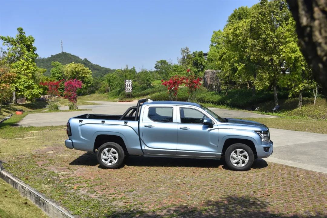 长城金刚炮手动挡四驱视频,长城金刚炮落地价自动挡试驾