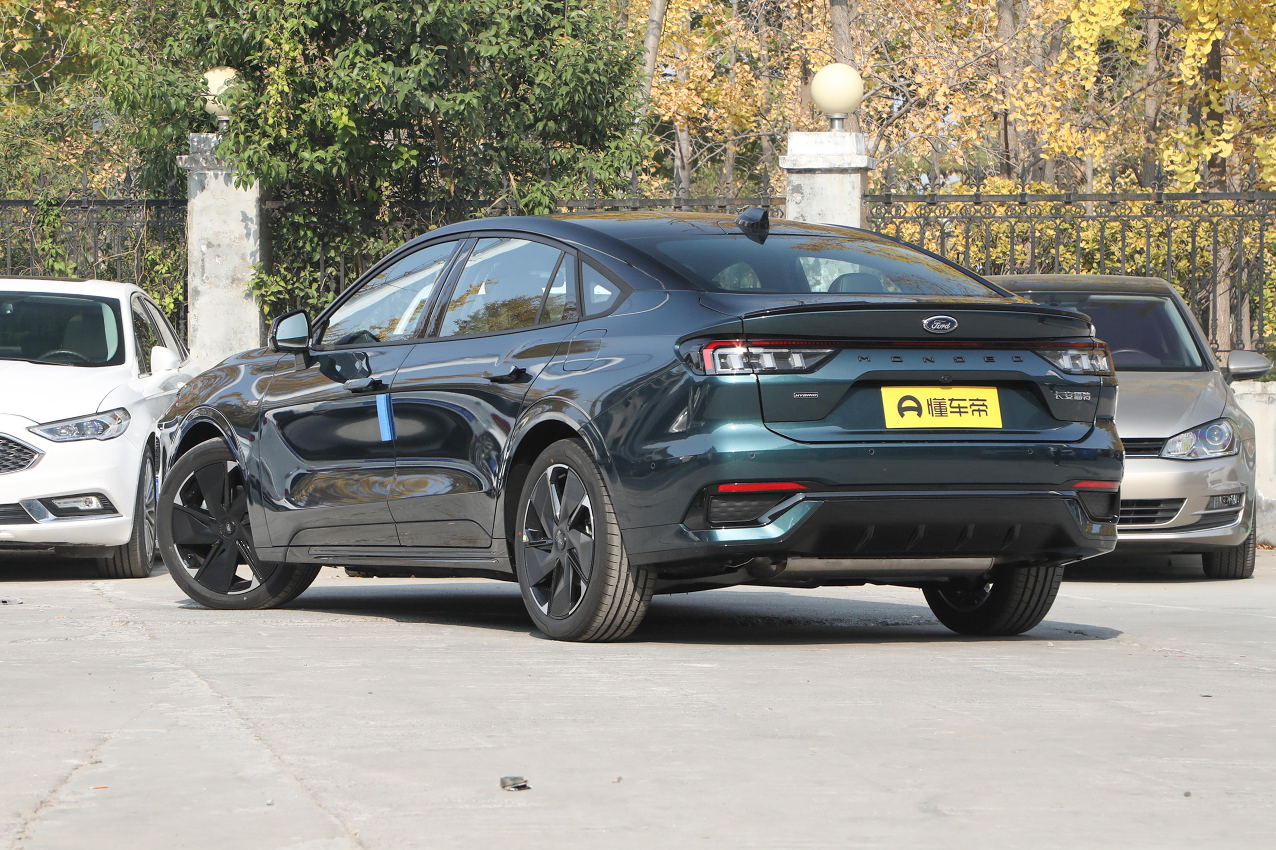 2024款蒙迪欧油电混动版详细介绍,最省油美系b级车