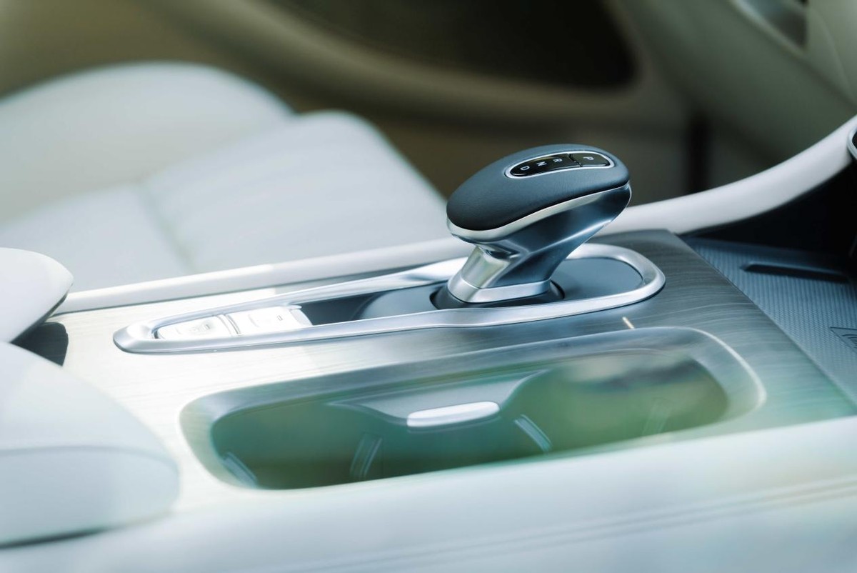 腾势d9和24款岚图梦想家怎么选,成都车展腾势d9对比岚图梦想家