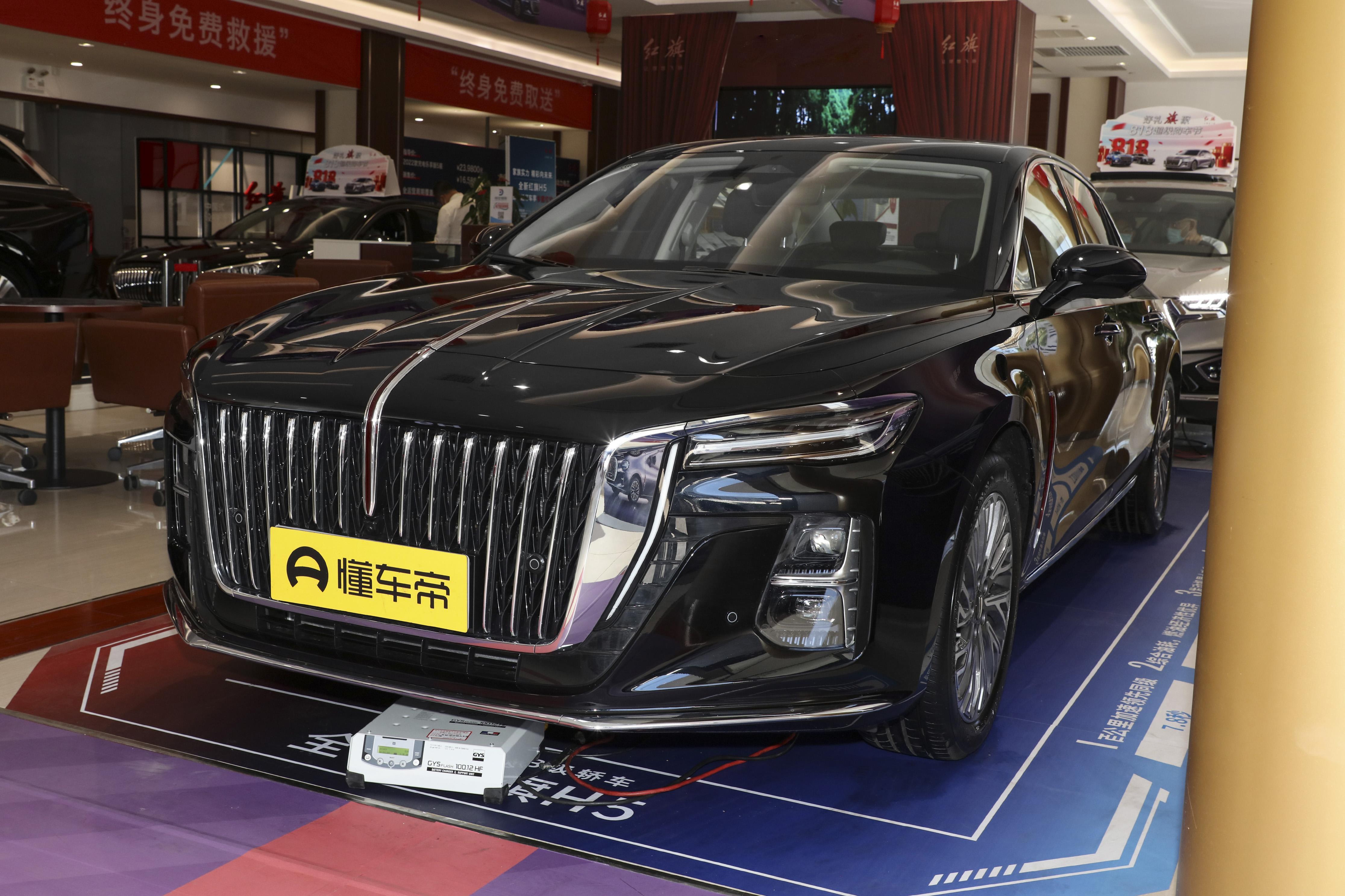 别克君威与同价位的车对比,新款别克君威到底如何