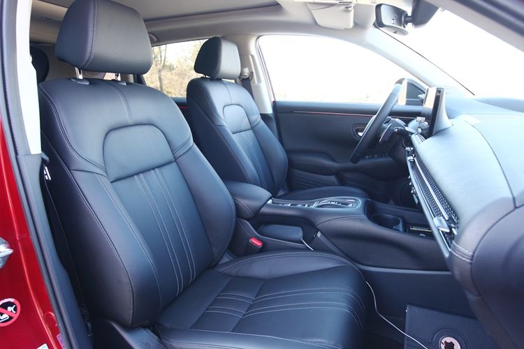 搭载2.0L混动系统,本田zrv致在精英版2.0锐混试驾