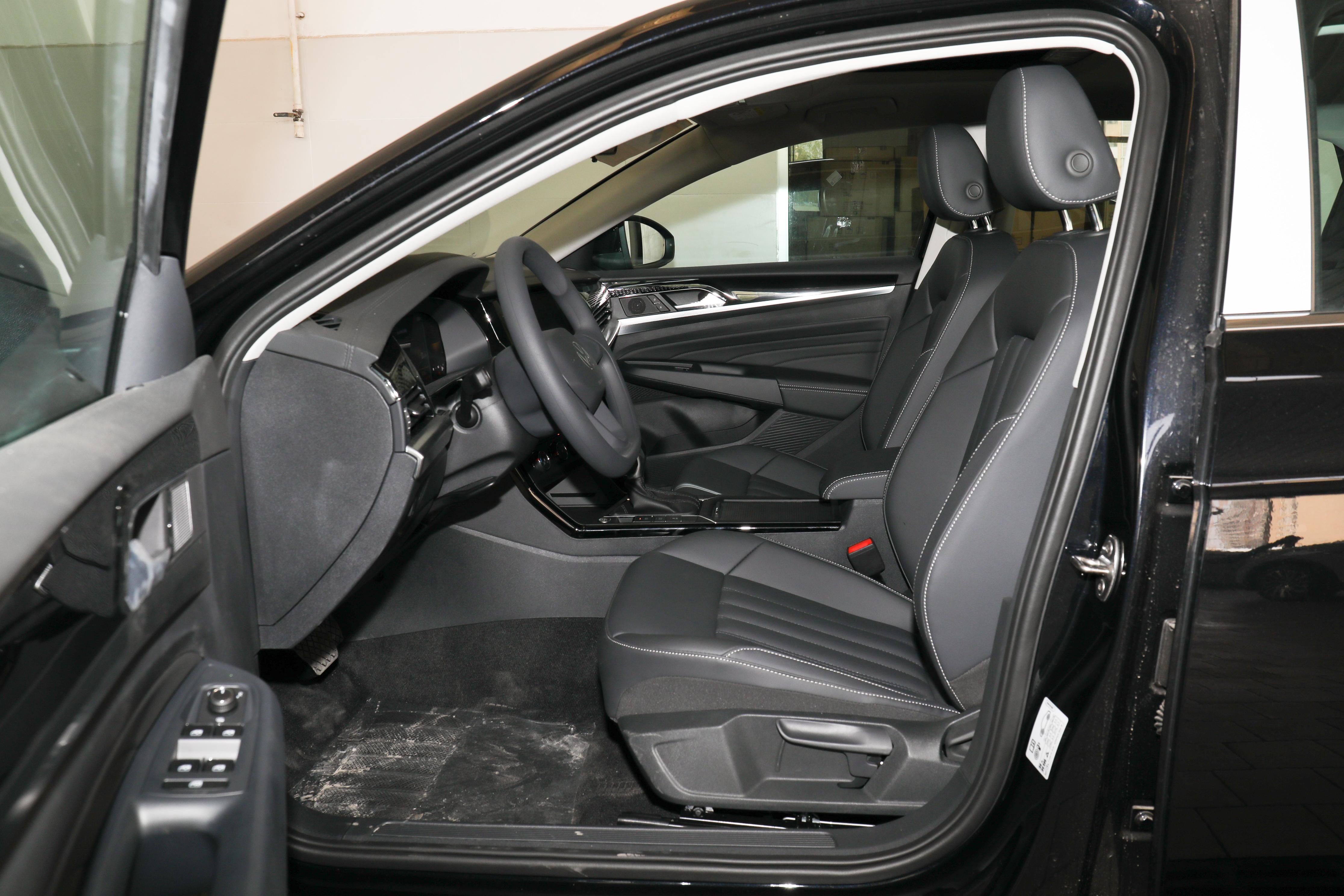 10月销量17007辆的大众*萨特帕**，整体销量表现持续稳定