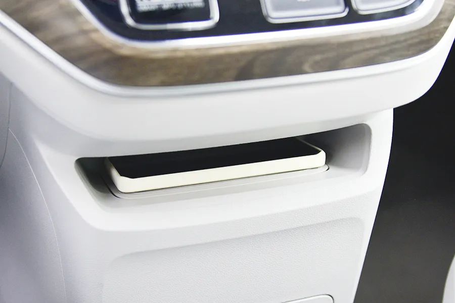 荣威mpvimax8测评,mpv搅局者荣威imax8静态解析