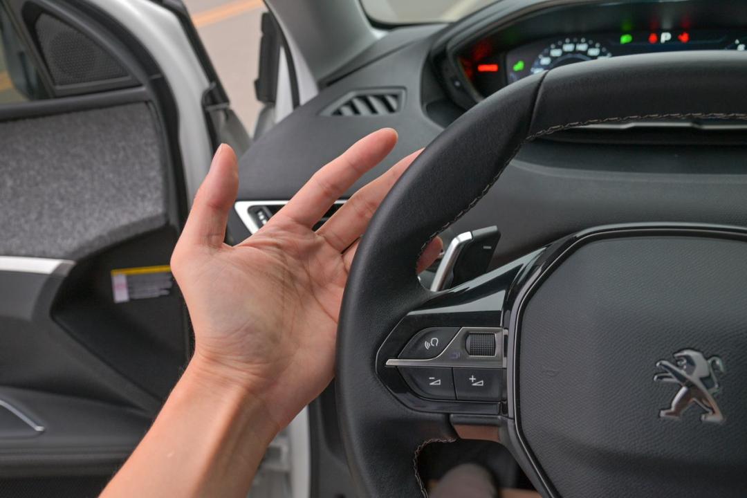 推荐实力版车型新款标致4008导购,标致4008二手车外观内饰精准讲解