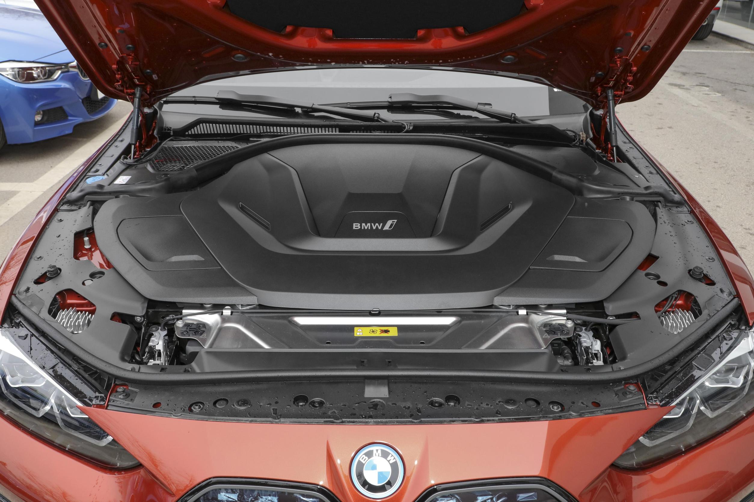 宝马i4纯电动轿跑测试谍照曝光,全新宝马i4以电而生的绝佳平衡