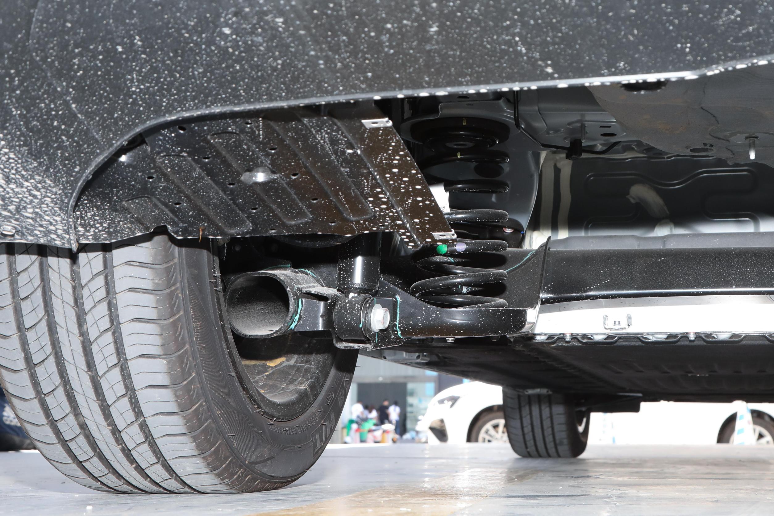 广汽埃安aiony真实优缺点,适合年轻人开的suv10-15万油电混动