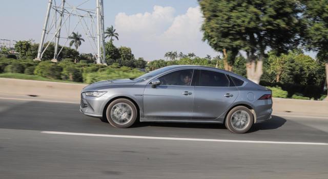 比亚迪“998男团”：秦PLUSDM-i不能抗拒的优点很多