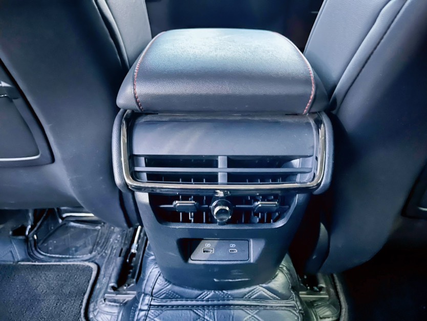 福特蒙迪欧2023款245用车视频,福特蒙迪欧2022款豪华版用车说明