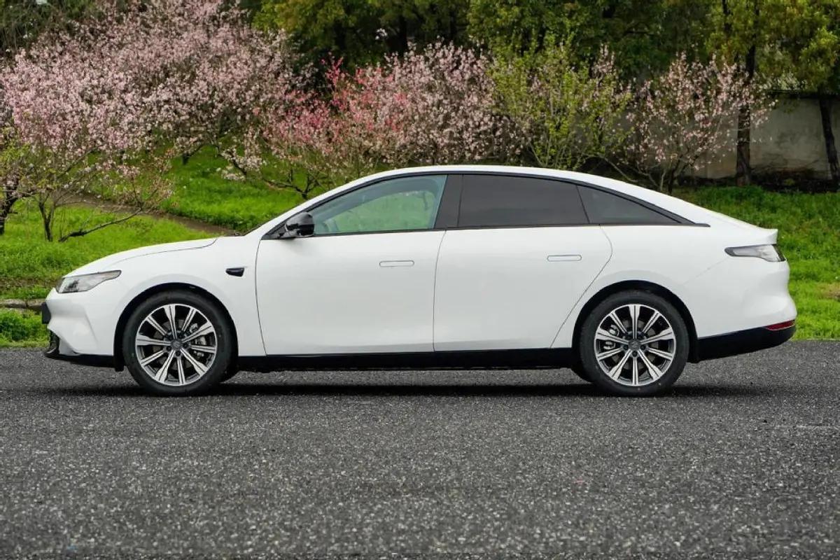 具有爆款潜质零跑c01官图亮相,零跑c01性能四驱纯电动版介绍配置