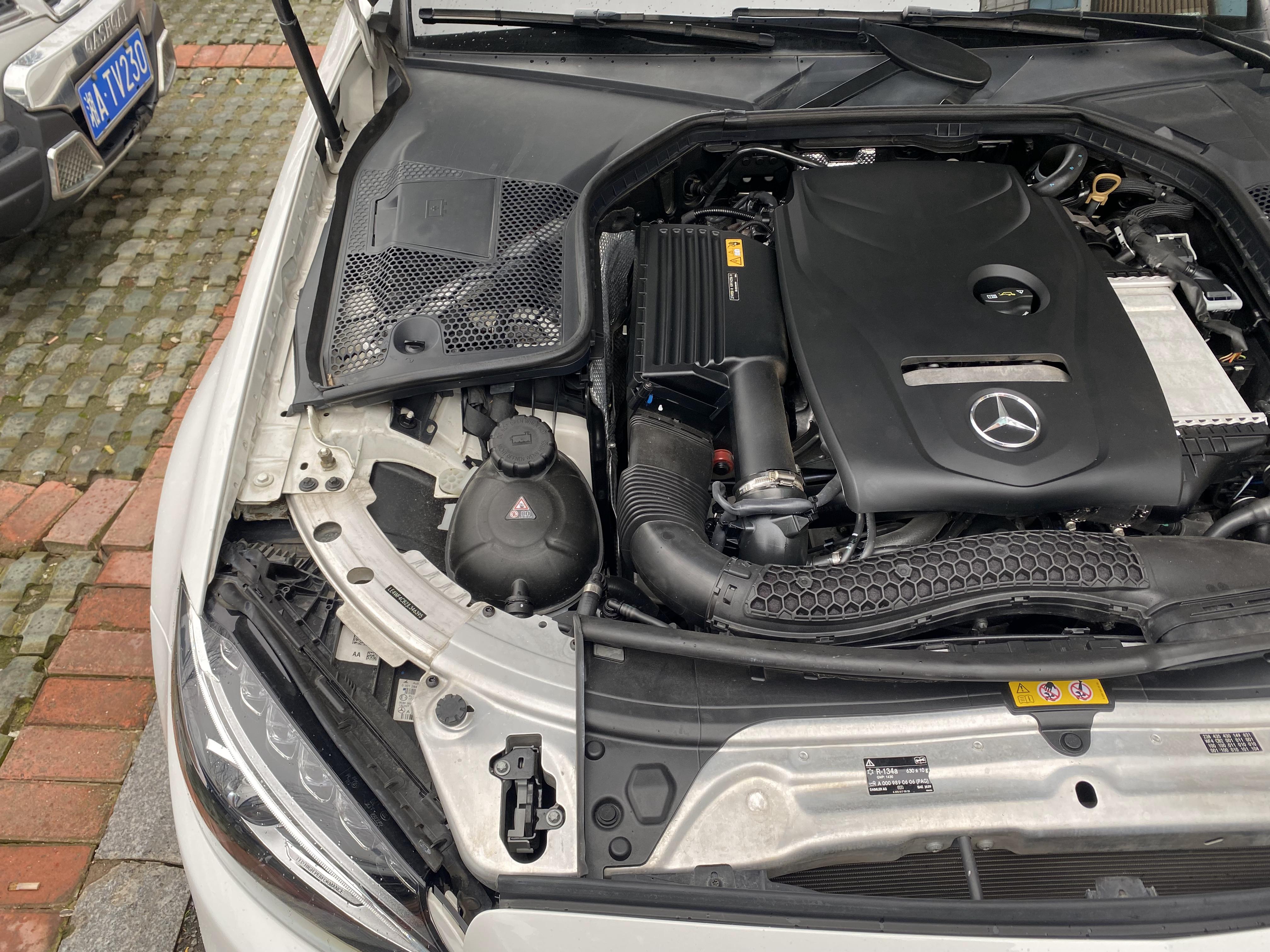 10年奔驰c200跑16万公里还能买吗,18年奔驰c200多少升机油