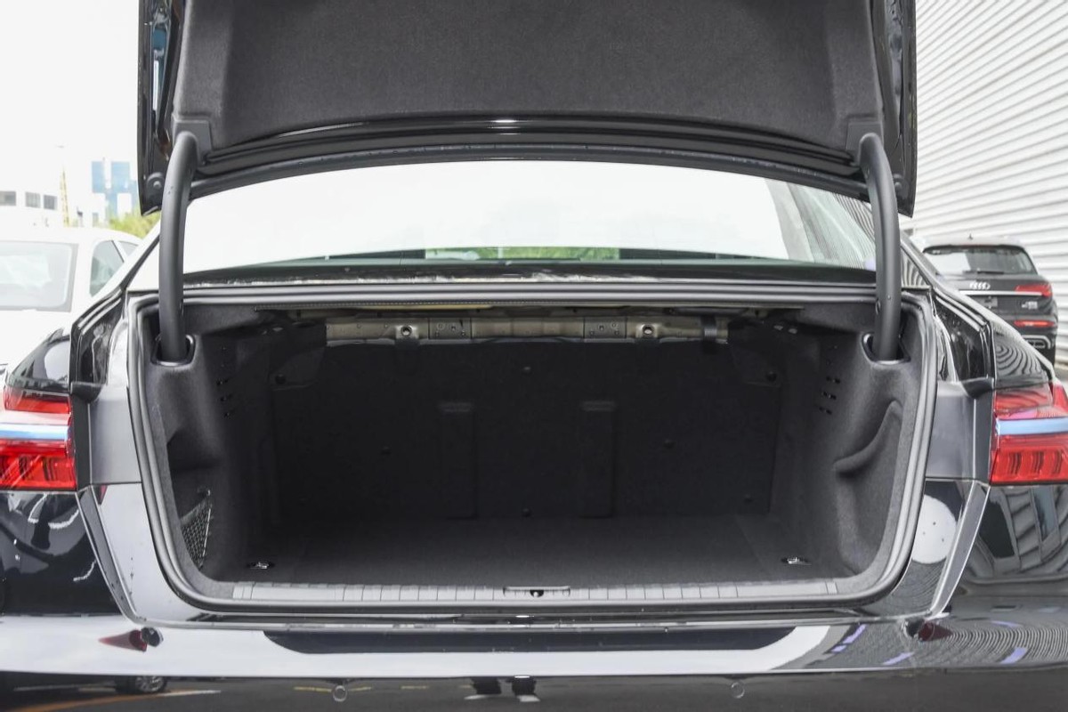 奥迪a6l和沃尔沃s90哪个隔音好,沃尔沃s90对比a6l品质哪个更稳定