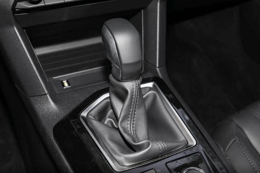 售价10.99-13.09万元年轻人购车,10.99万元起全新一代标致2008上市