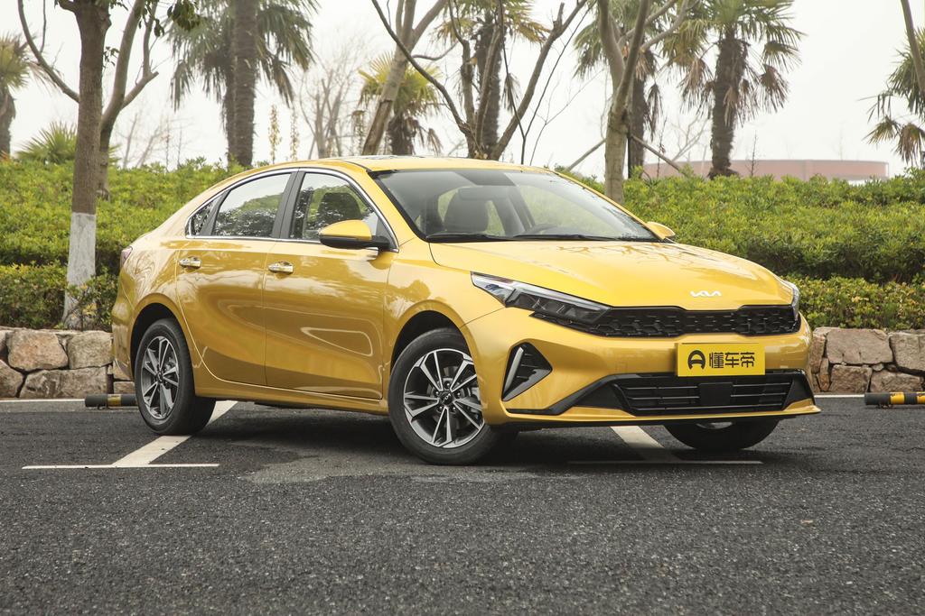 韩系全新起亚k3哪一款最值得买,经济实惠家用车之选实拍起亚k3