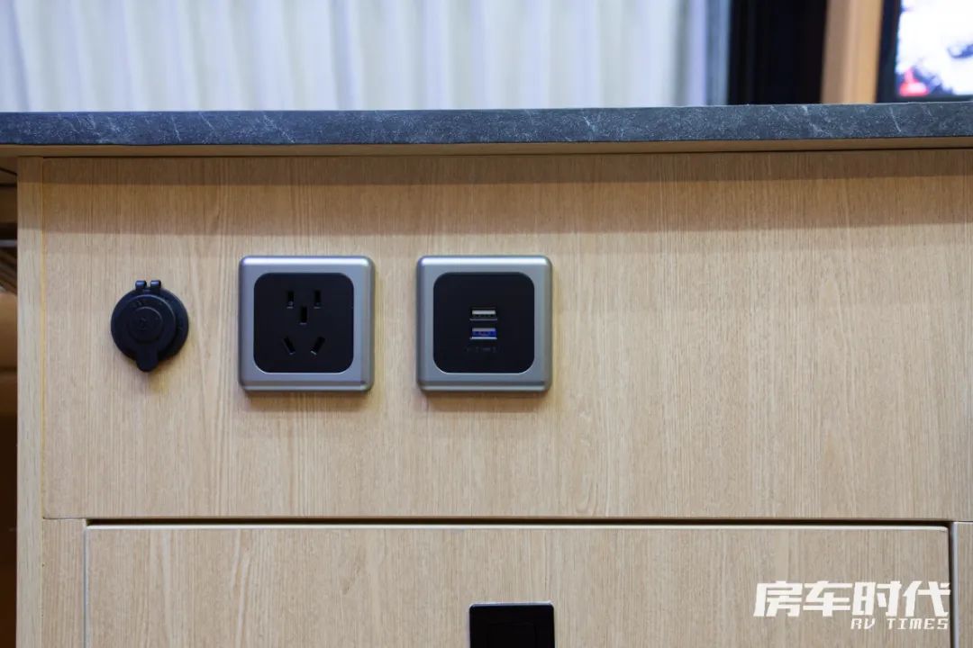 二手b型福特v362硬升顶小野牛房车,江旅小野牛v362升顶房车二手